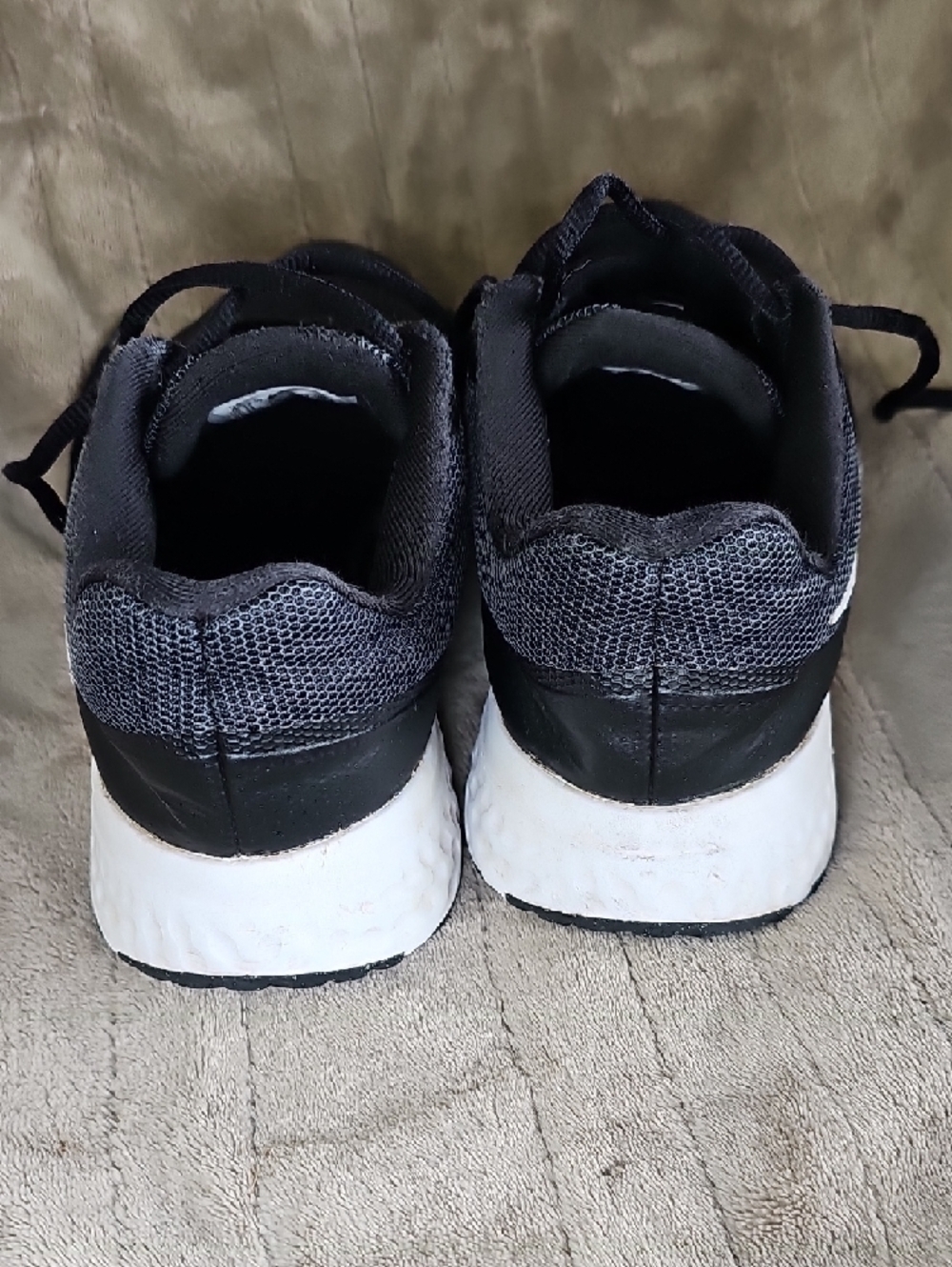 Nike Black and White Running Shoes Size 4Y Youth Kids F19 - Picture 7 of 12
